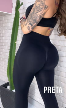 Calça gringa com mega empina bumbum